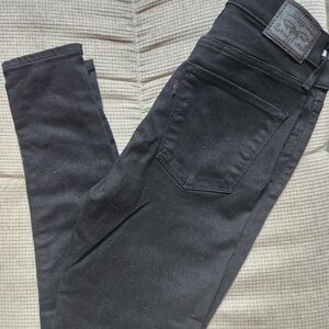 Levi's Black Skinny Jeans Sleek and Stylish